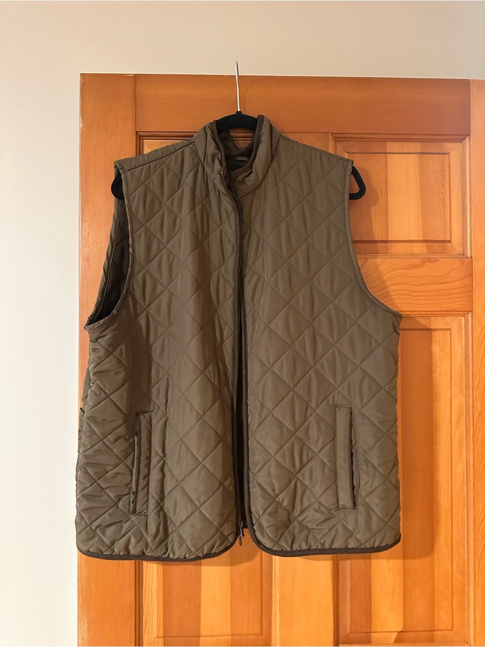 Tahari Men's Quilted Olive Vest